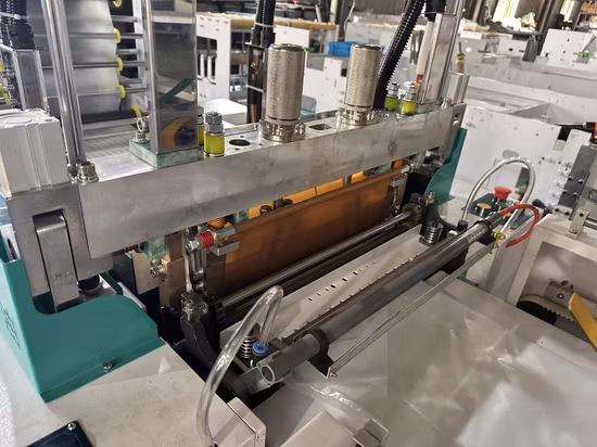 Umweltfreundliche Hochgeschwindigkeits-Doppellinien-Tragegrifftasche, Westentasche, Obsttüte, Plastiktüten-Herstellungsmaschine, T-Shirt-Taschen-Herstellungsmaschine, Doppellinien-Taschen-Herstellungsmaschine